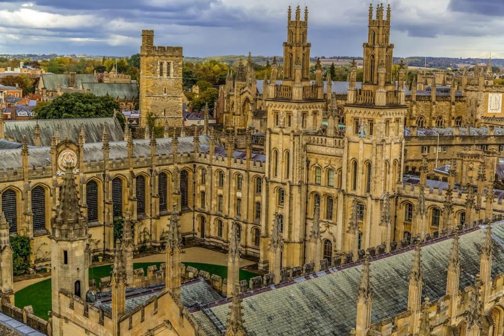 The Green Bus and the lodge