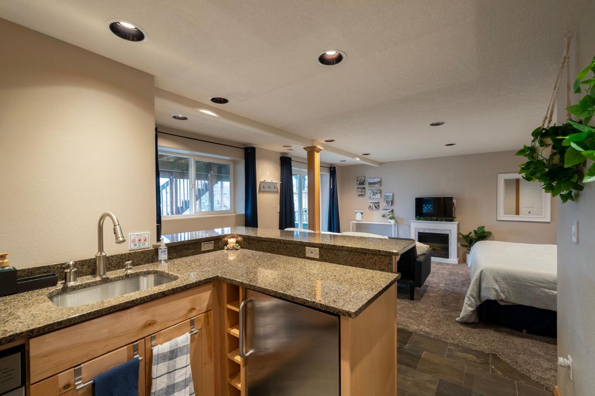 Kitchen or kitchenette