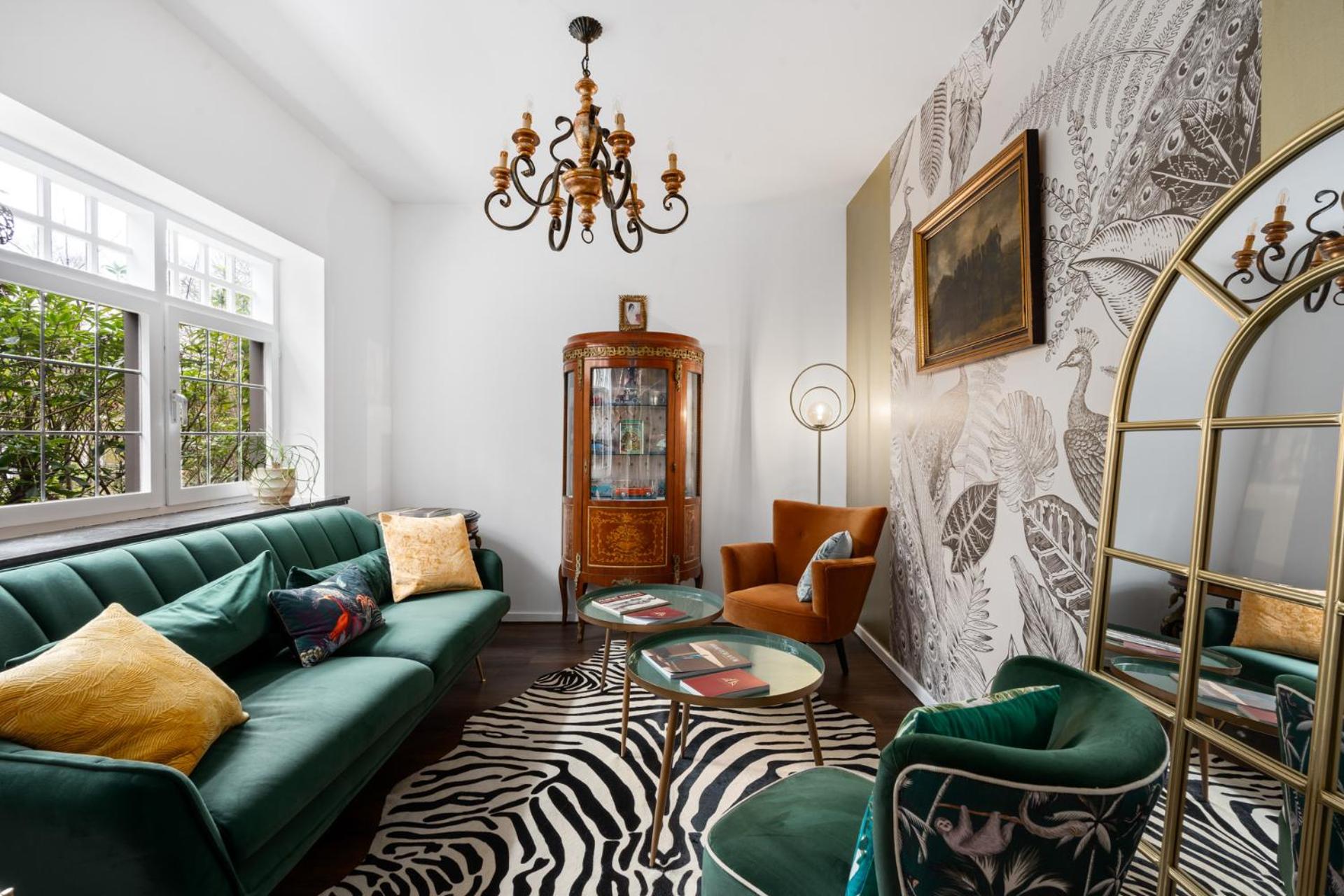 Communal lounge/ TV room