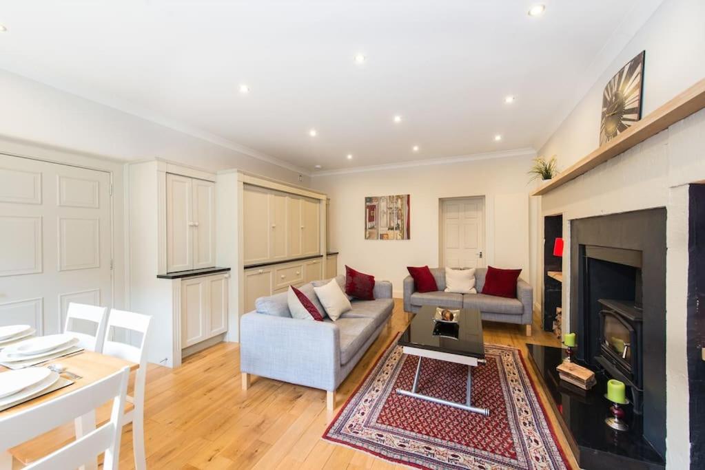 self catering , city centre apartment with Parking