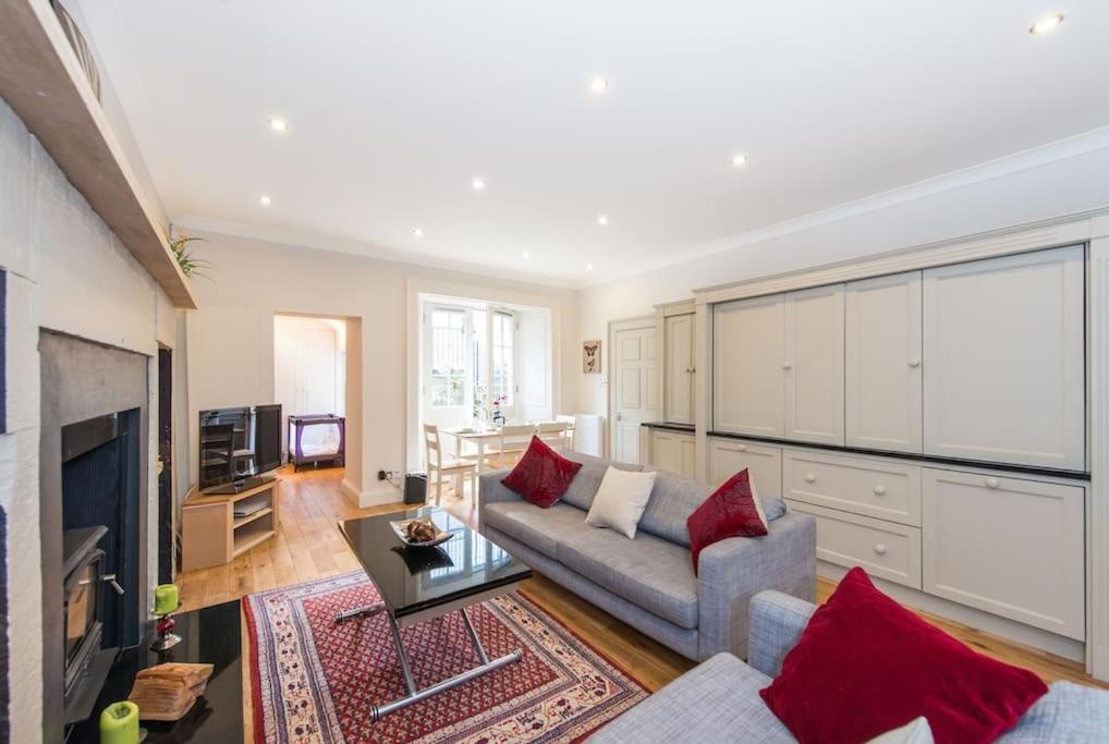 self catering , city centre apartment with Parking