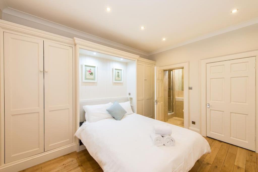 self catering , city centre apartment with Parking