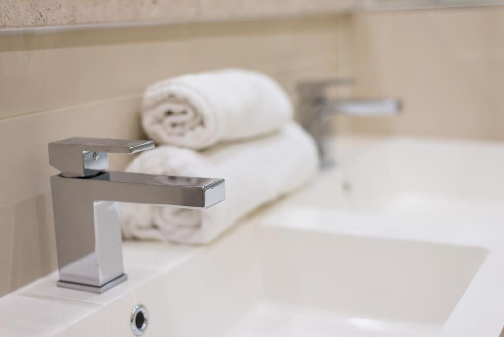 self catering , city centre apartment with Parking