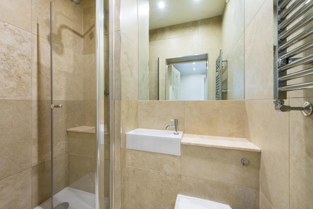 self catering , city centre apartment with Parking