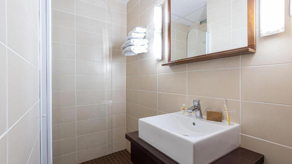 Standard Double Room - Hill Side