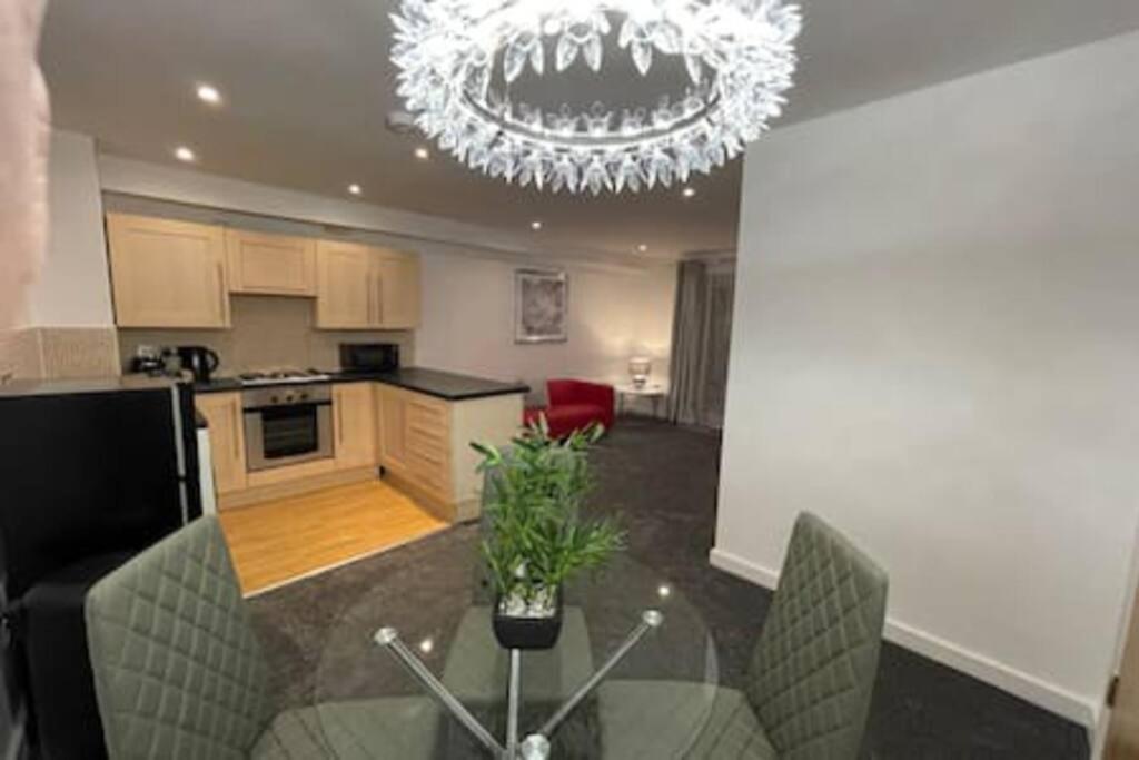 Moda Wigan 2 - Stylish 2 Bed in Central Wigan