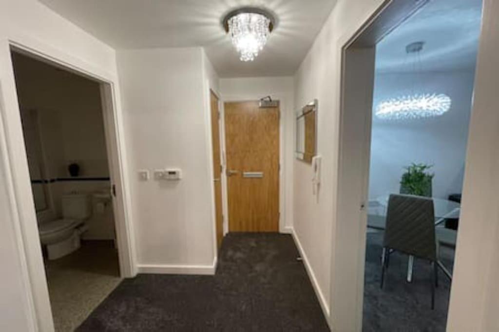 Moda Wigan 2 - Stylish 2 Bed in Central Wigan