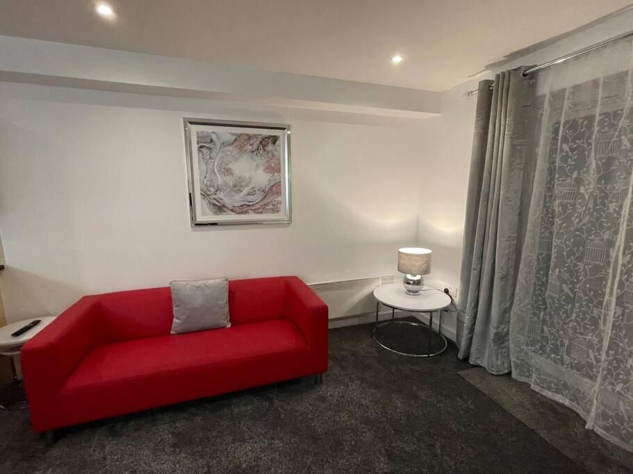 Moda Wigan 2 - Stylish 2 Bed in Central Wigan