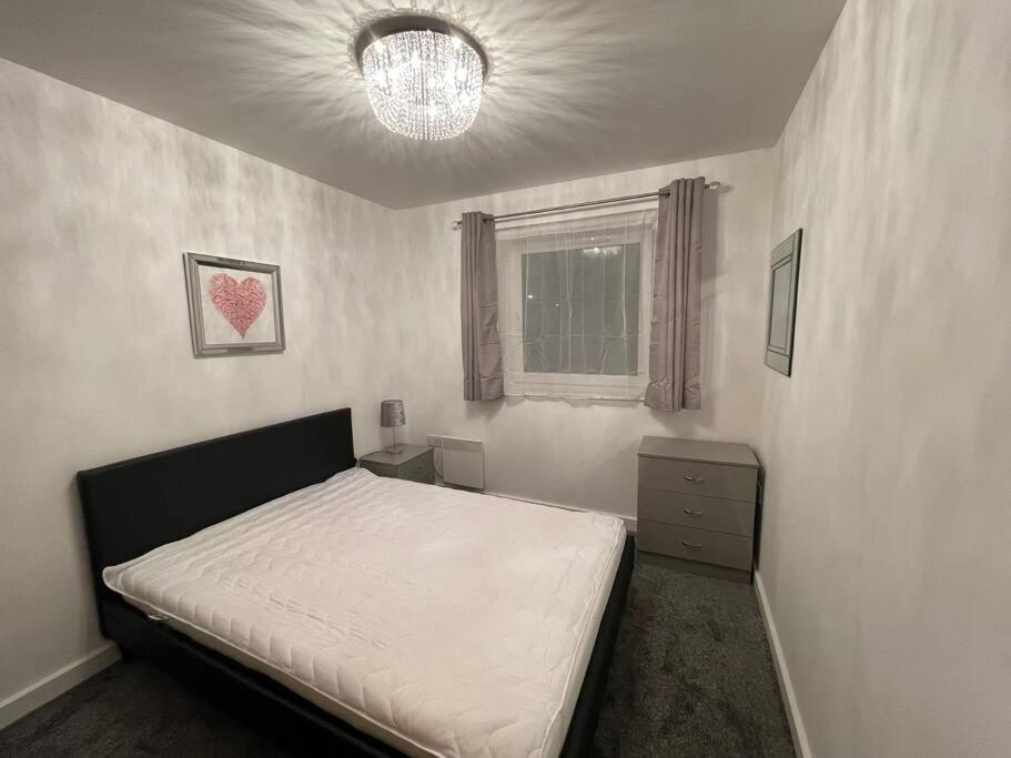 Moda Wigan 2 - Stylish 2 Bed in Central Wigan