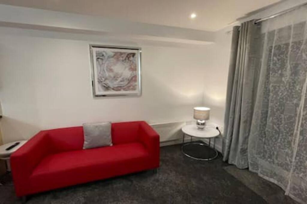 Moda Wigan 2 - Stylish 2 Bed in Central Wigan