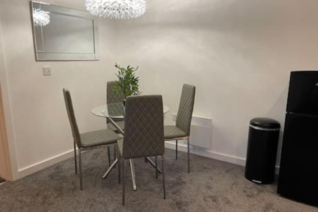 Moda Wigan 2 - Stylish 2 Bed in Central Wigan