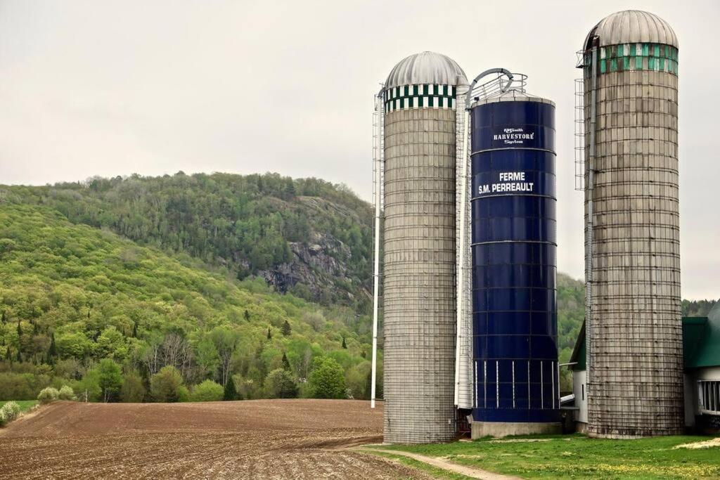 Country cottage on the banks of the Red River