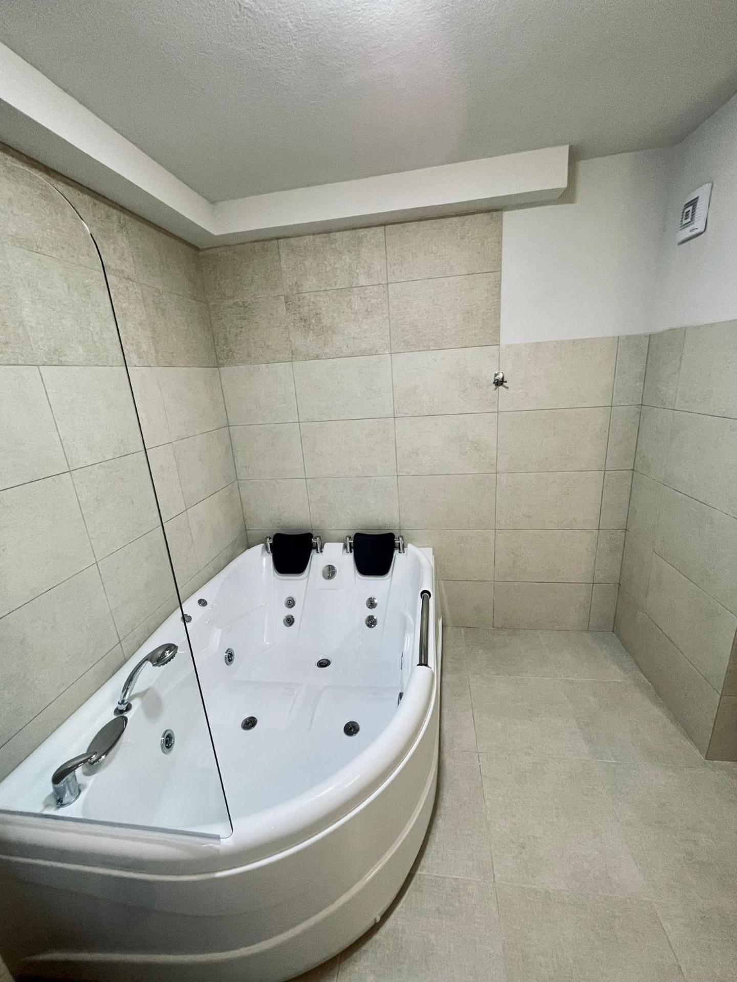 King Room with Spa Bath