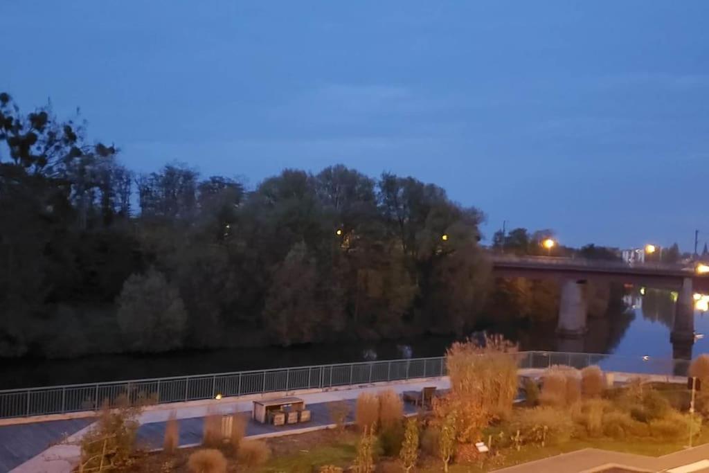 LE BORD DE SARRE avec PARKING PRIVATIF