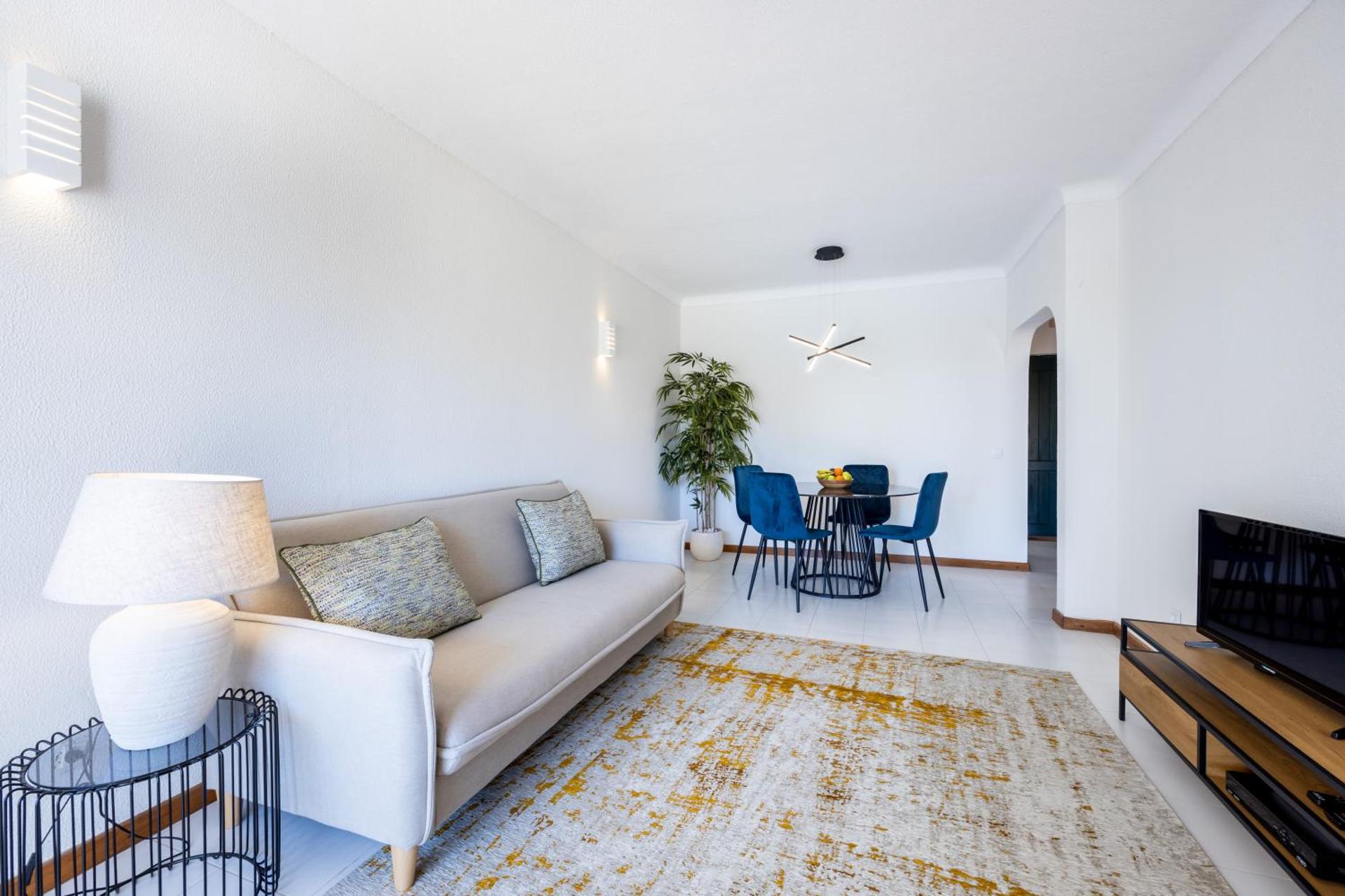 Apartment Henry Matisse, swimming pool