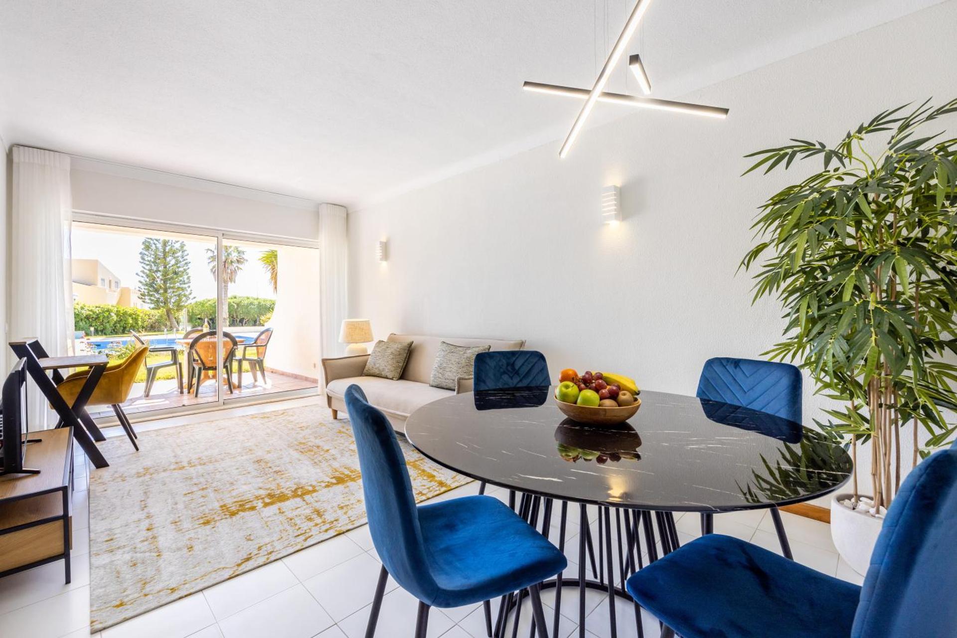 Apartment Henry Matisse, swimming pool