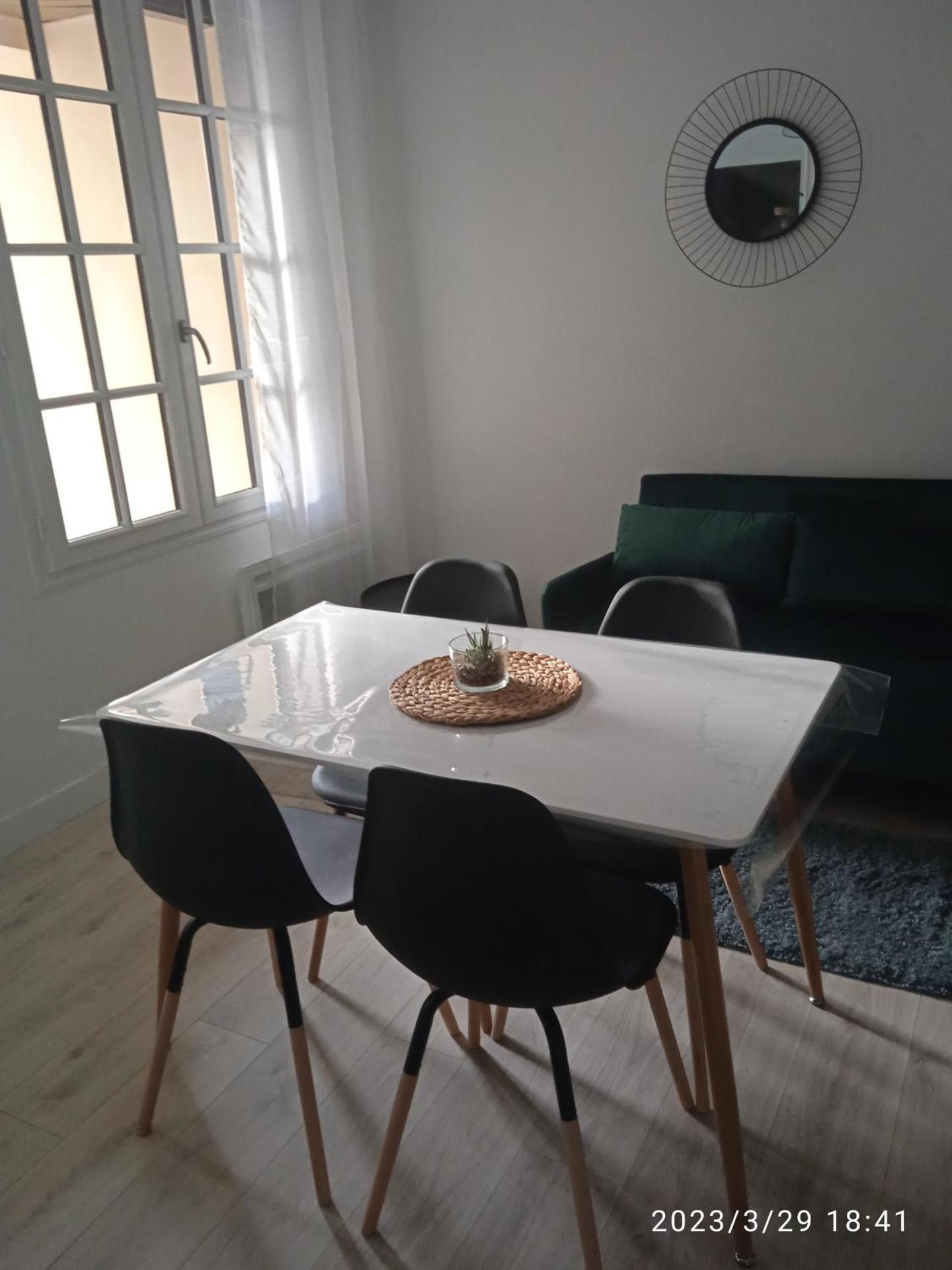 Studio plein centre face au lac, cave vélo