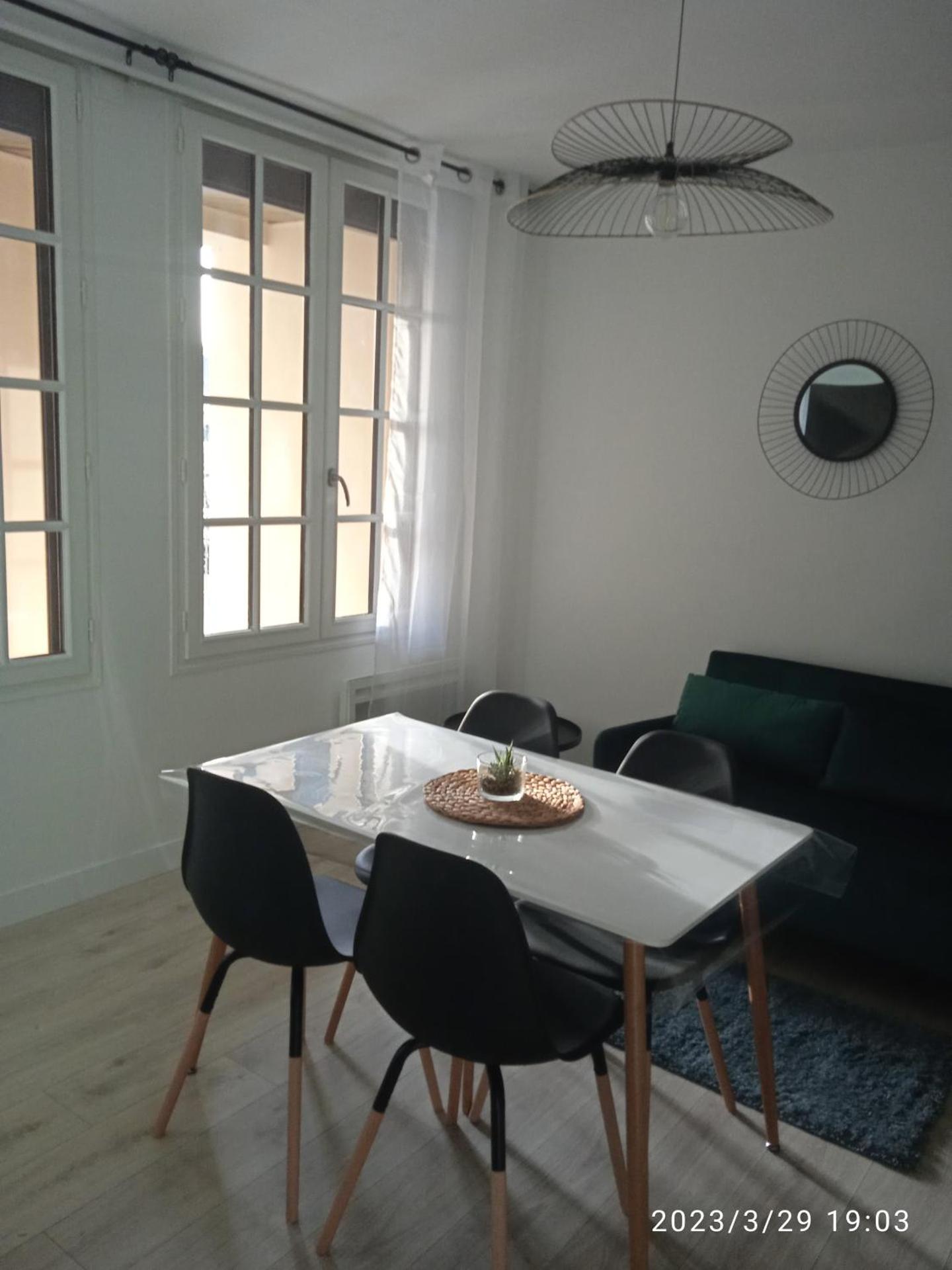 Studio plein centre face au lac, cave vélo