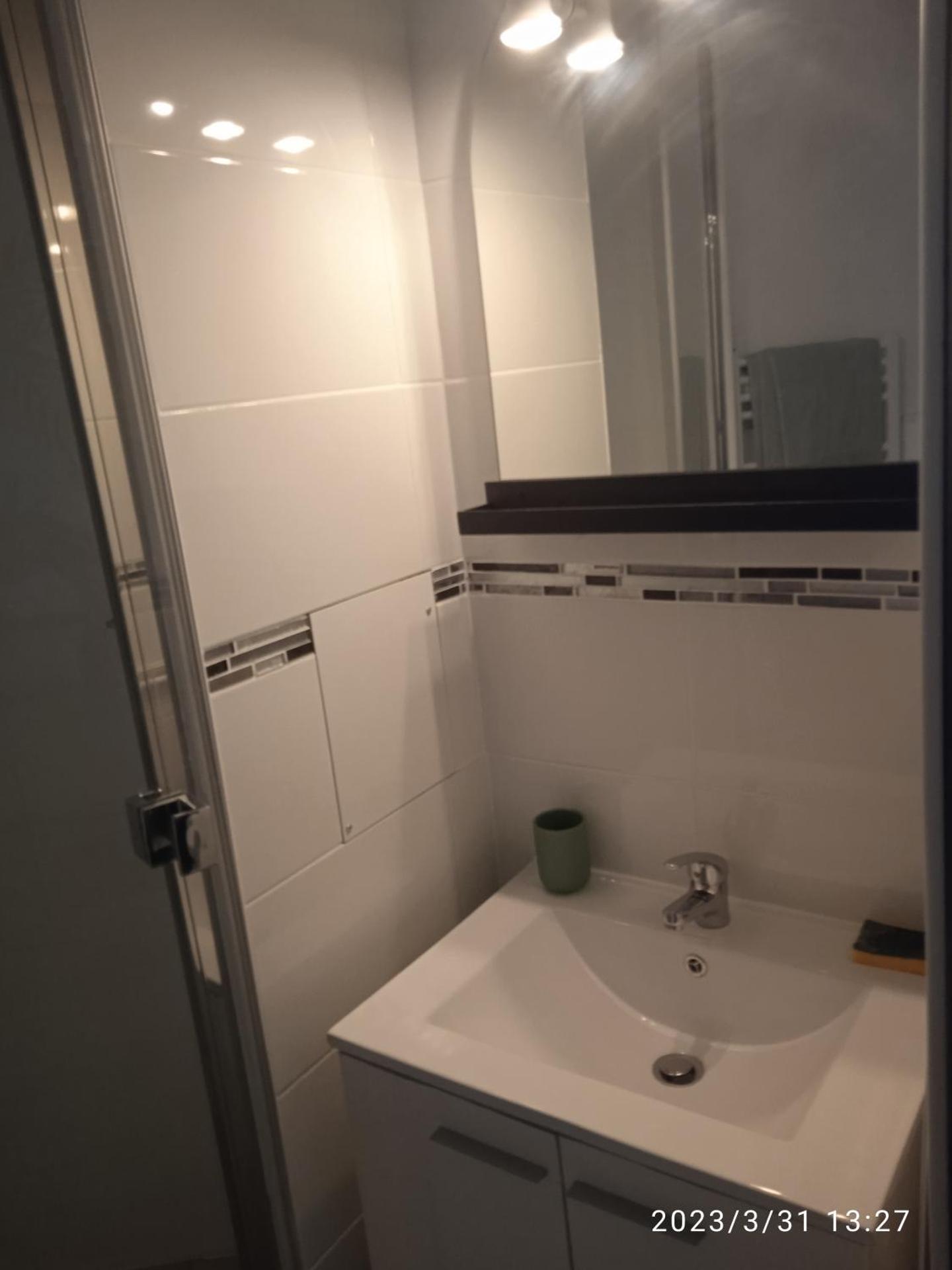 Studio plein centre face au lac, cave vélo