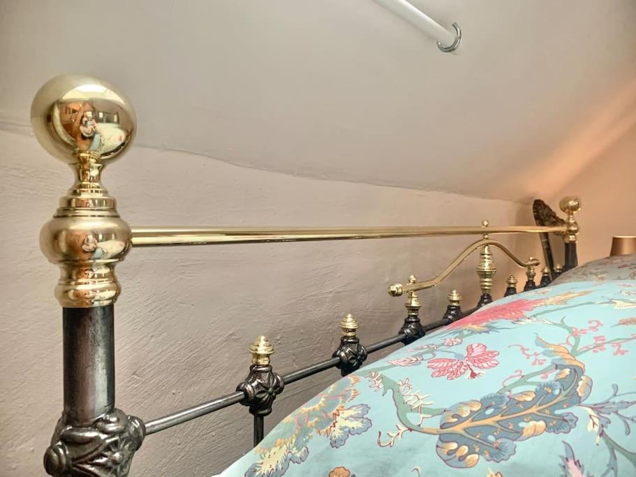 Kleine Kunstremise mit Holzofen Burg Freienfels