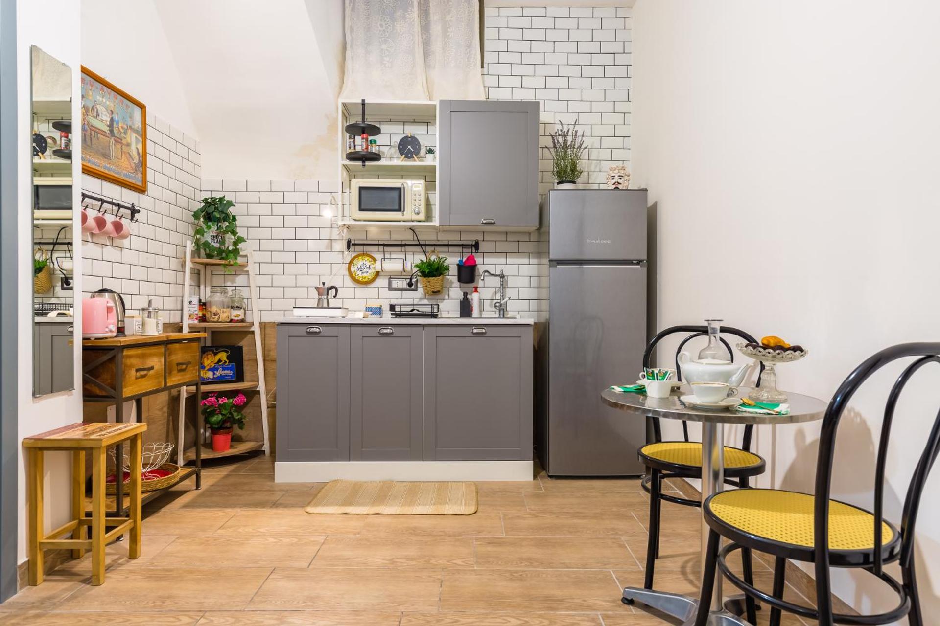 Kitchen or kitchenette