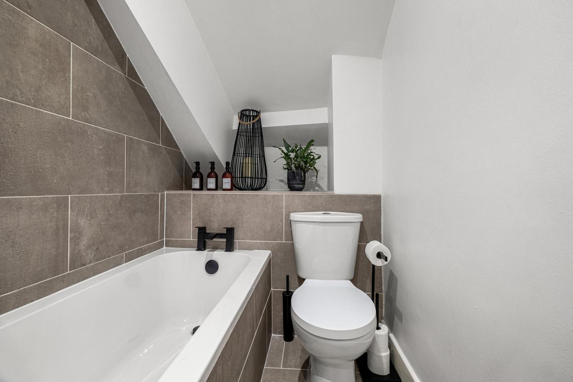 Princes Wharf, Stylish 2 Bed City Centre Apartment