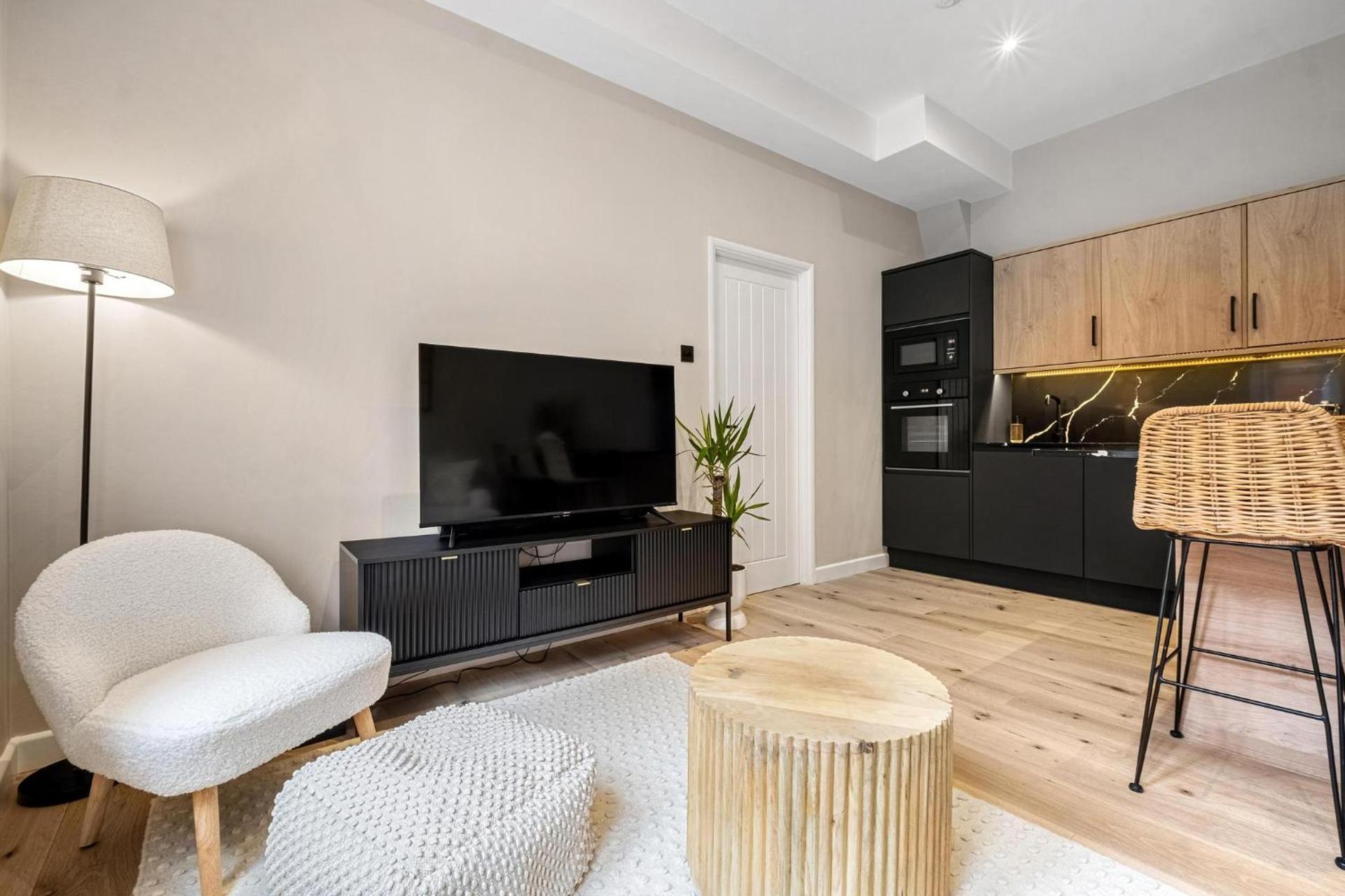 Stylish 1 Bed City Centre Apartment (Sleeps 4)