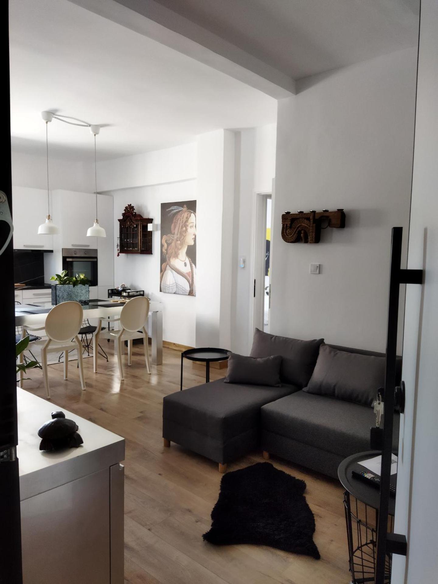 Minimal apartment by the beach