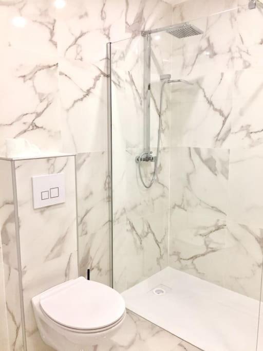 Studio tout confort avec parking et terrasse à Eze village