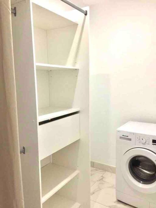 Studio tout confort avec parking et terrasse à Eze village