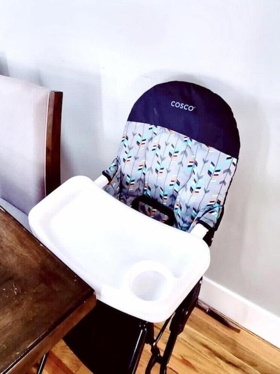 Cozy 3 Bedroom Contemporary Home With Free Parking