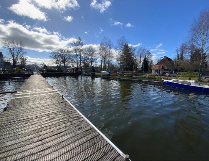 Unique Water Stay Tiny Hausboot für 2 Personen