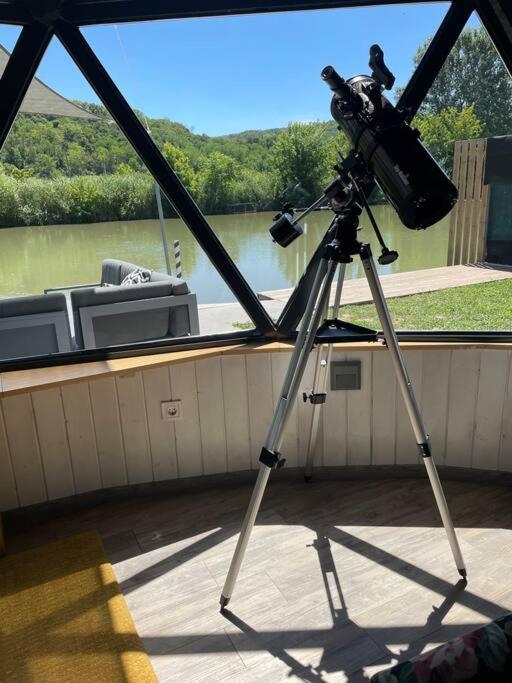 DOMEGLAMPING at FISHINGLAKE