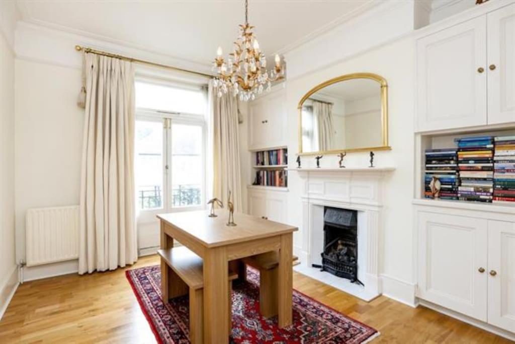 Large 3 bed flat in central Wimbledon