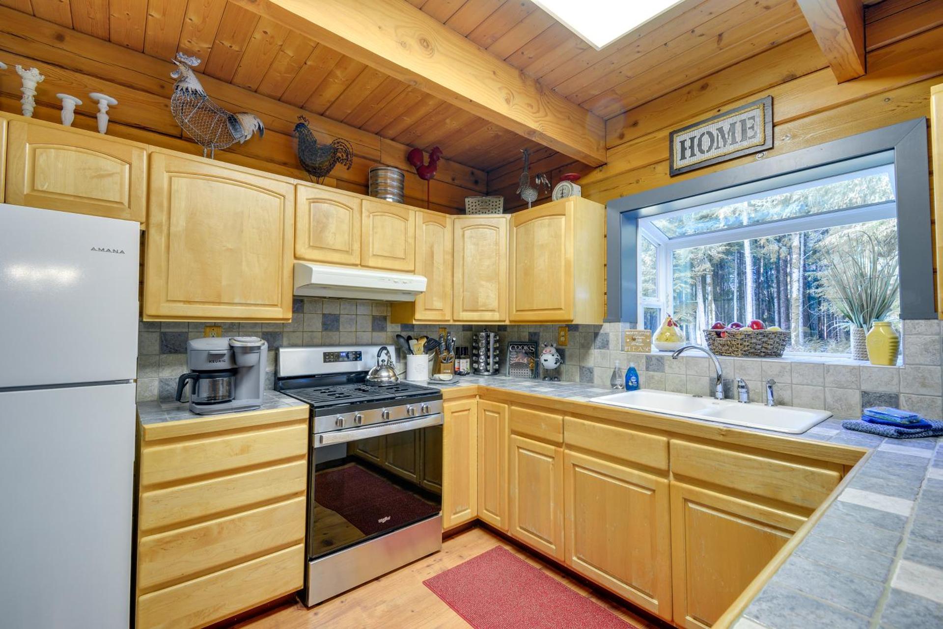 Peaceful Retreat on 10 Acres Less Than 7 Miles to La Push