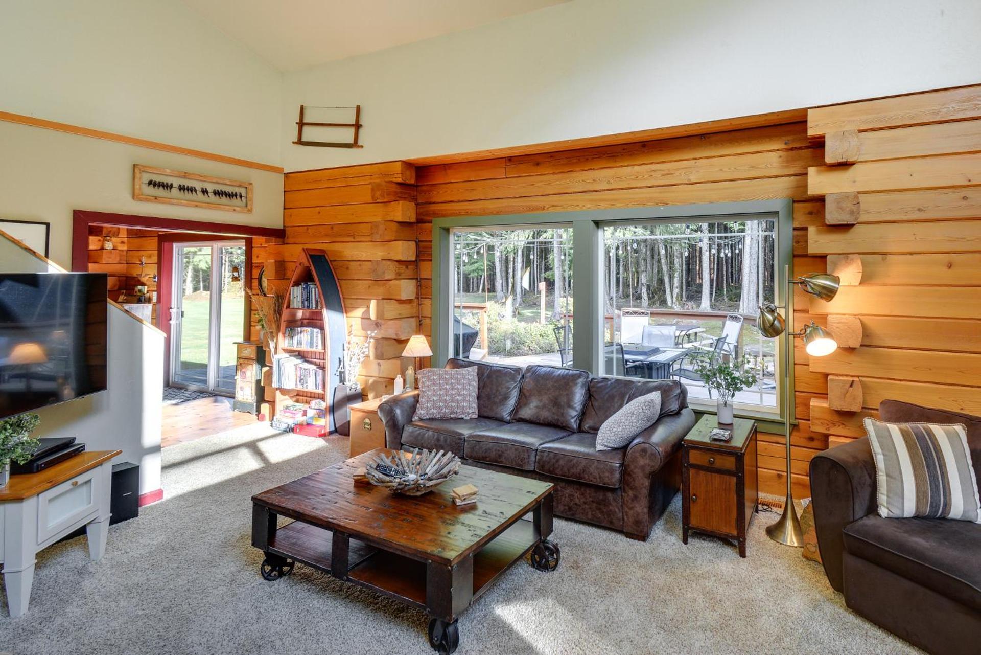 Peaceful Retreat on 10 Acres Less Than 7 Miles to La Push