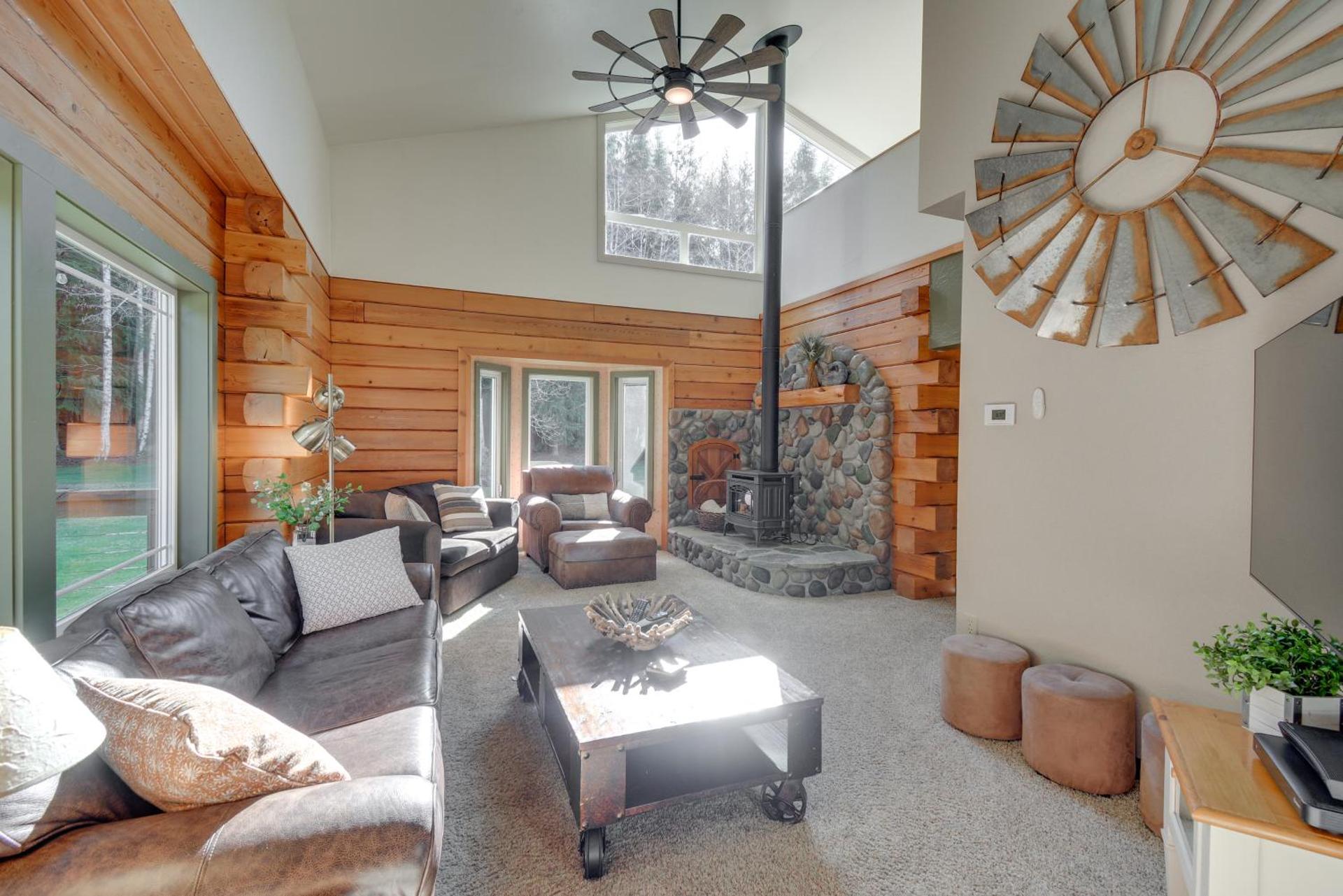 Peaceful Retreat on 10 Acres Less Than 7 Miles to La Push