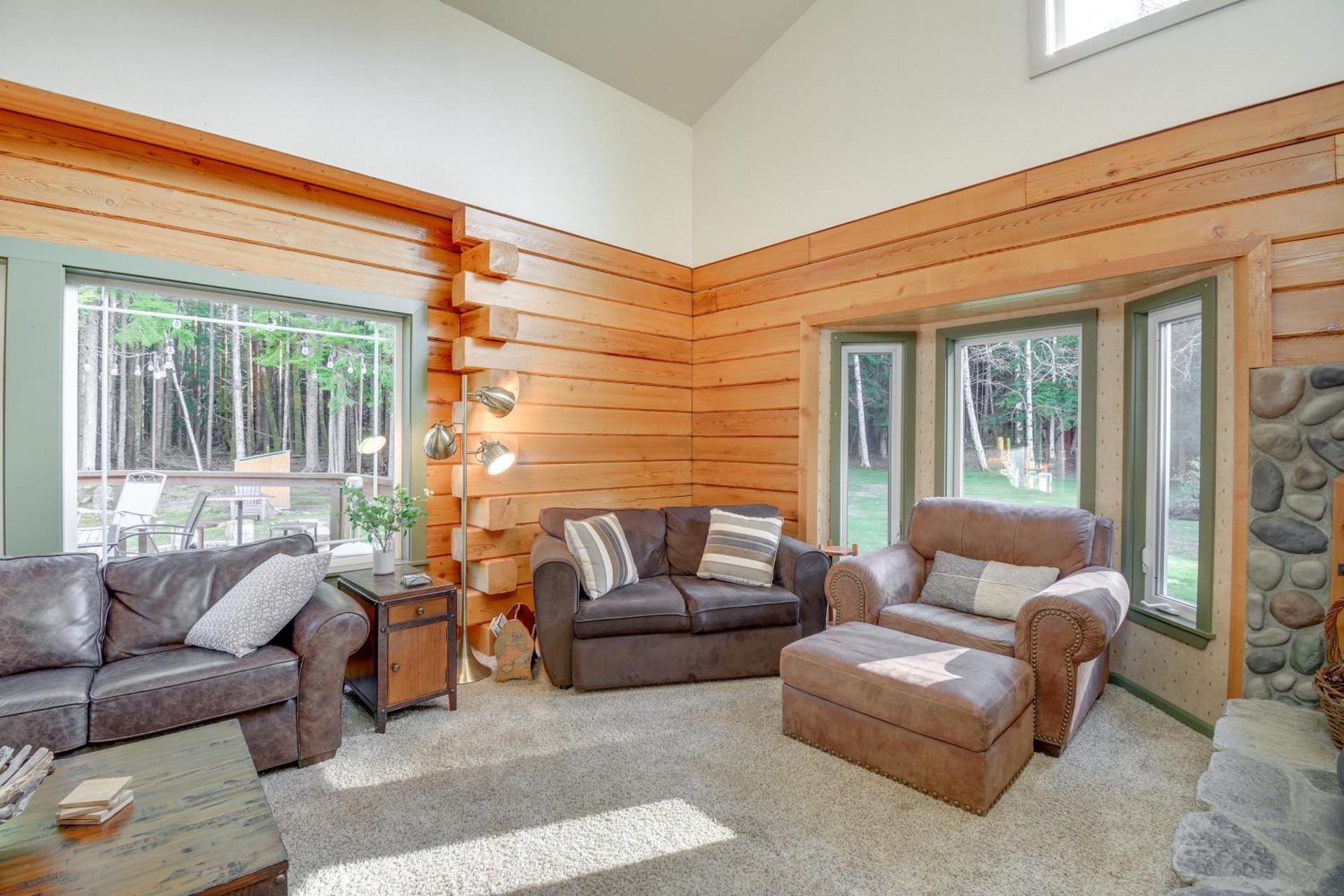 Peaceful Retreat on 10 Acres Less Than 7 Miles to La Push