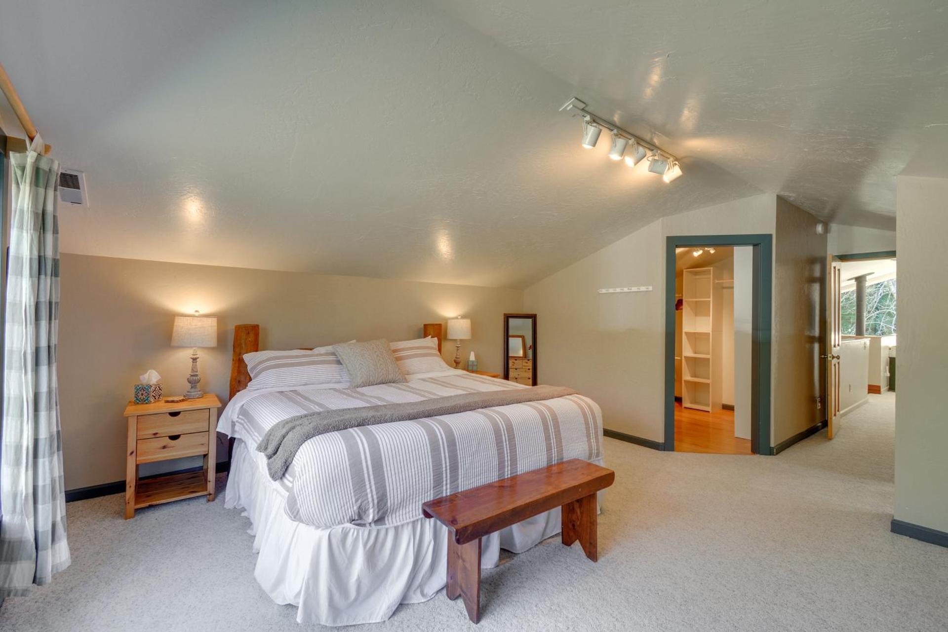 Peaceful Retreat on 10 Acres Less Than 7 Miles to La Push