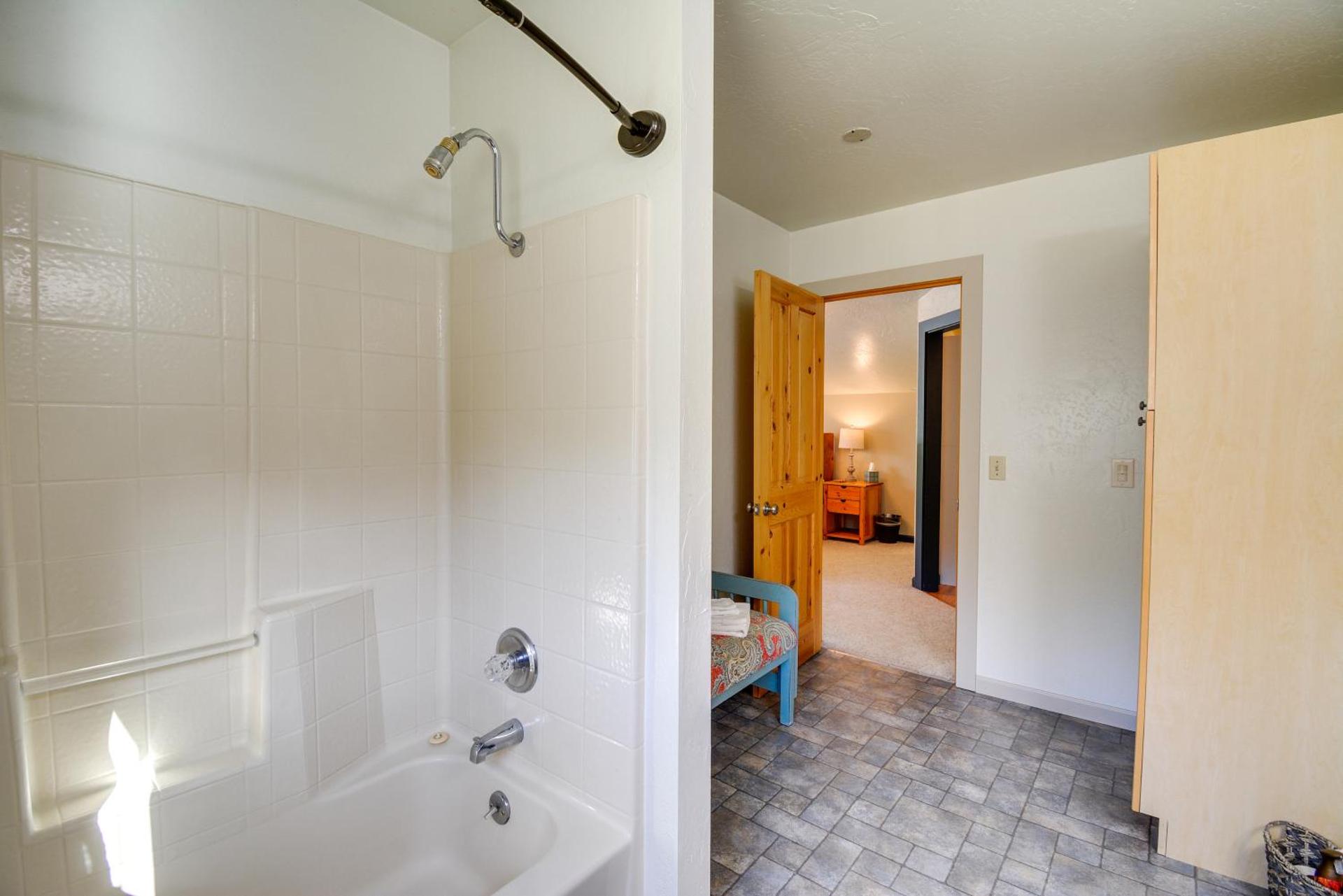 Peaceful Retreat on 10 Acres Less Than 7 Miles to La Push