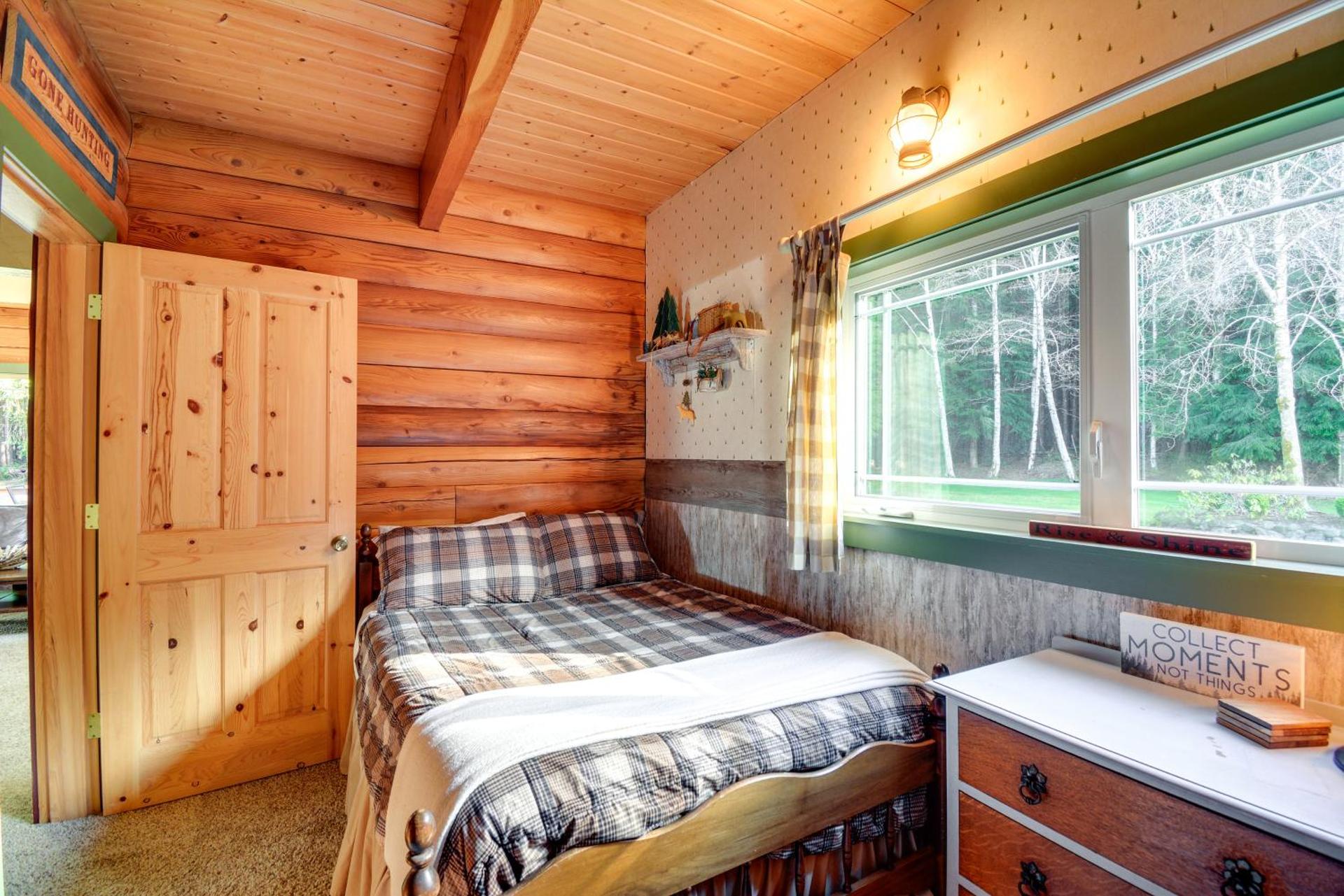 Peaceful Retreat on 10 Acres Less Than 7 Miles to La Push