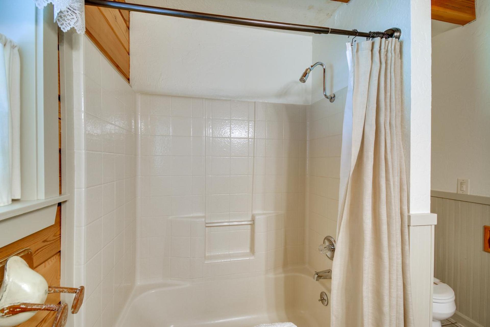 Peaceful Retreat on 10 Acres Less Than 7 Miles to La Push