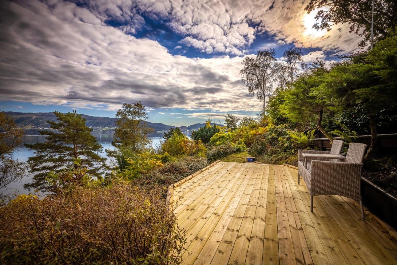 Villa Arboretet - Seaside villa with private pool & infrared sauna in the heart of Arboretet, Bergen