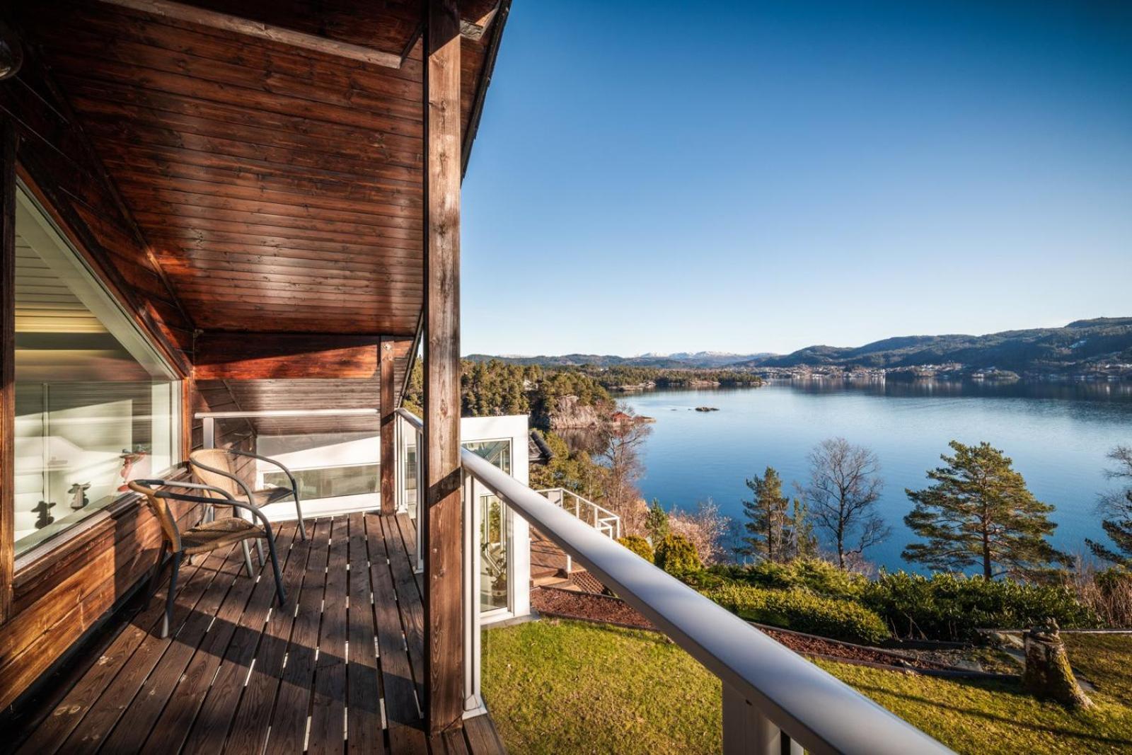 Villa Arboretet - Seaside villa with private pool & infrared sauna in the heart of Arboretet, Bergen