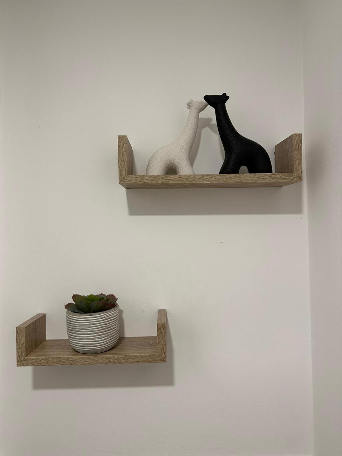 MODERN 2 BEDROOM 2 BATHROOM APARTMENT SLEEPS 4 IN WARRINGTON FOR WORK AND LEISURE WITH PRIVATE PARKING BY AMAZING SPACES RELOCATIONS Ltd