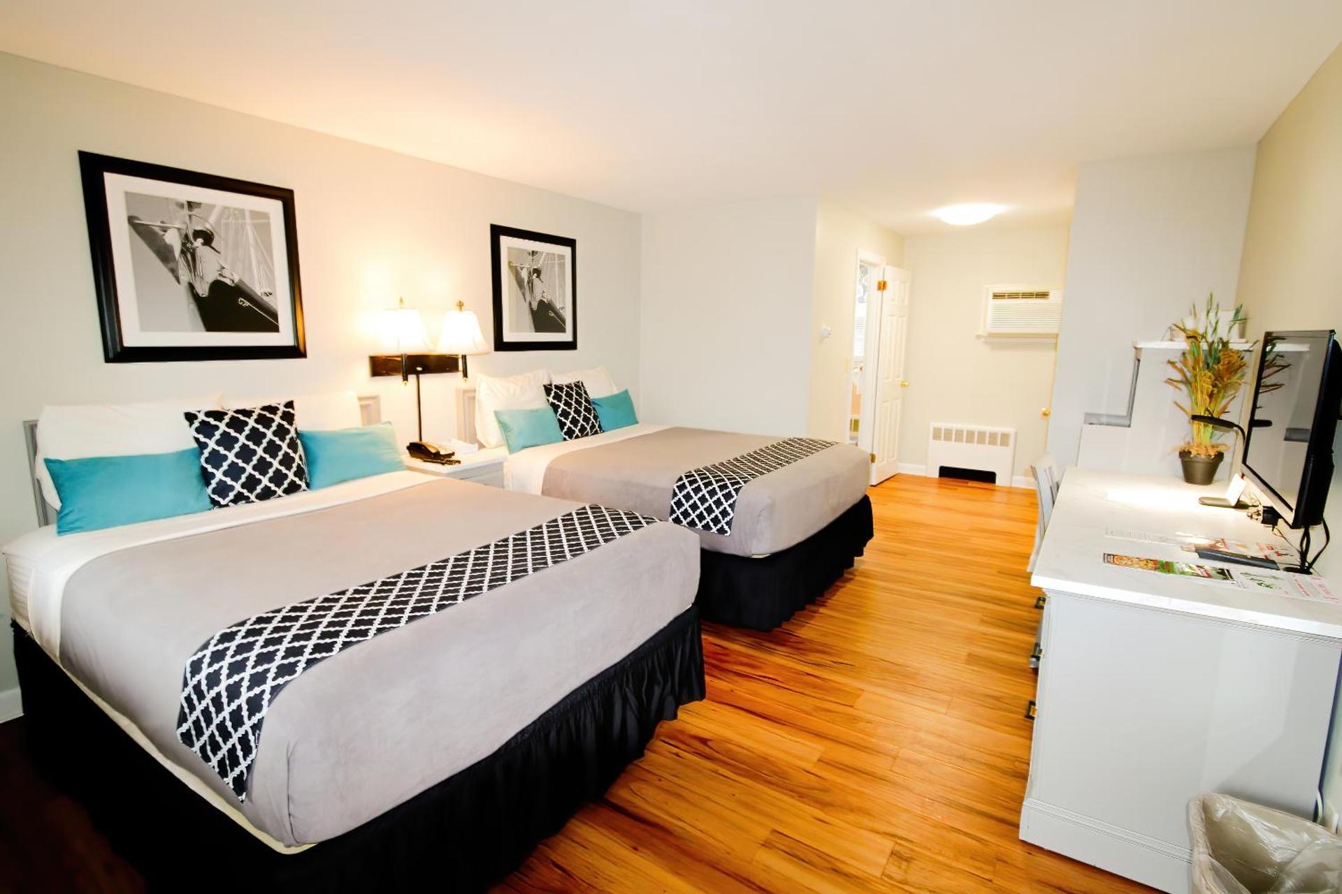 Double Room with Two Double Beds - Smoking