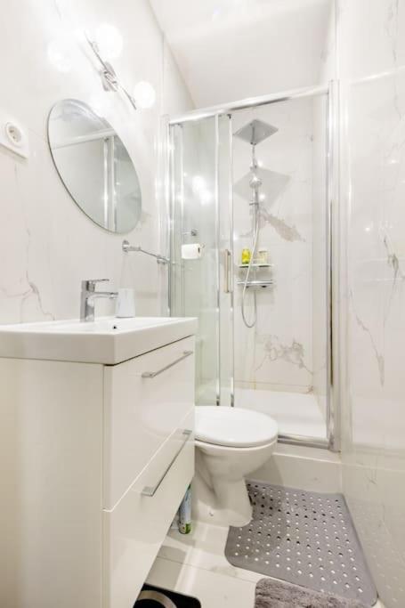 Premium studio 2 minutes walk from Champs-Elysees