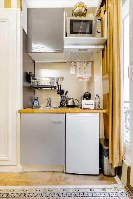 Premium studio 2 minutes walk from Champs-Elysees