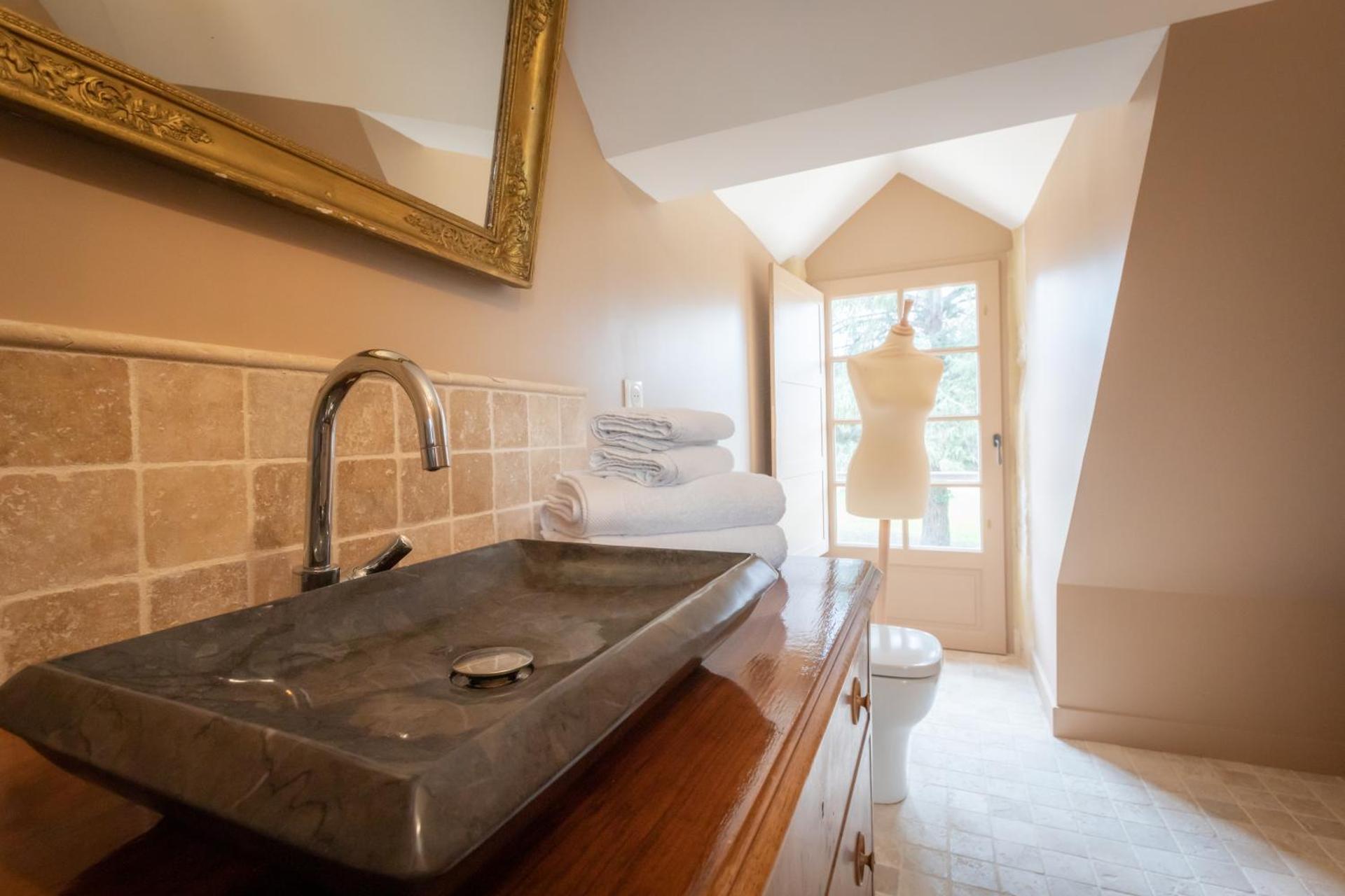 Les chambres de Charnay - Calme Charme Clim et Confort Piscine à 5 mn du péage