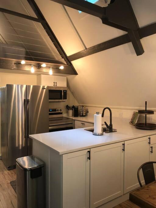 Newly renovated A-frame 5 Min walk to main street